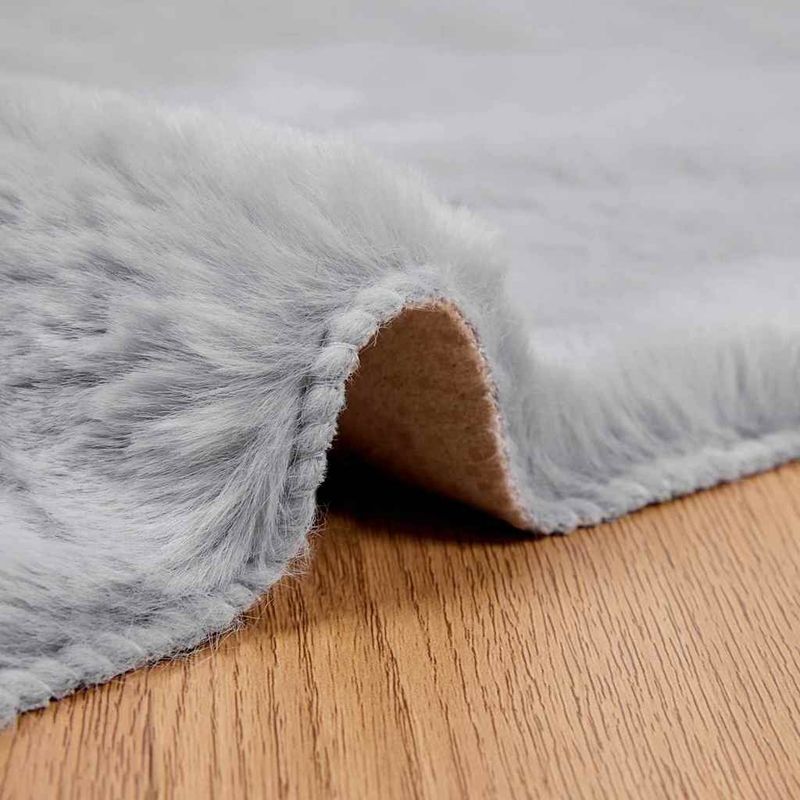 Casa si Gradina - Textile si covoare - Covoare - Covoare casa - Covor din Blana Faux de Iepure Gri 120 x 170 cm Poliester - Infinity.ro