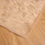 Casa si Gradina - Textile si covoare - Covoare - Covoare casa - Covor Faux din Lana de oaie Bej 80 x 150 cm Poliester - Infinity.ro