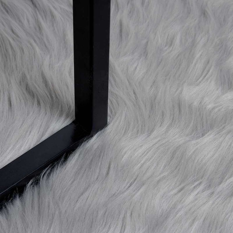 Casa si Gradina - Textile si covoare - Covoare - Covoare casa - Covor Faux din Lana de oaie Gri 200 x 100 cm Poliester - Infinity.ro
