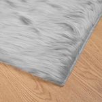 Casa si Gradina - Textile si covoare - Covoare - Covoare casa - Covor Faux din Lana de oaie Gri 200 x 100 cm Poliester - Infinity.ro