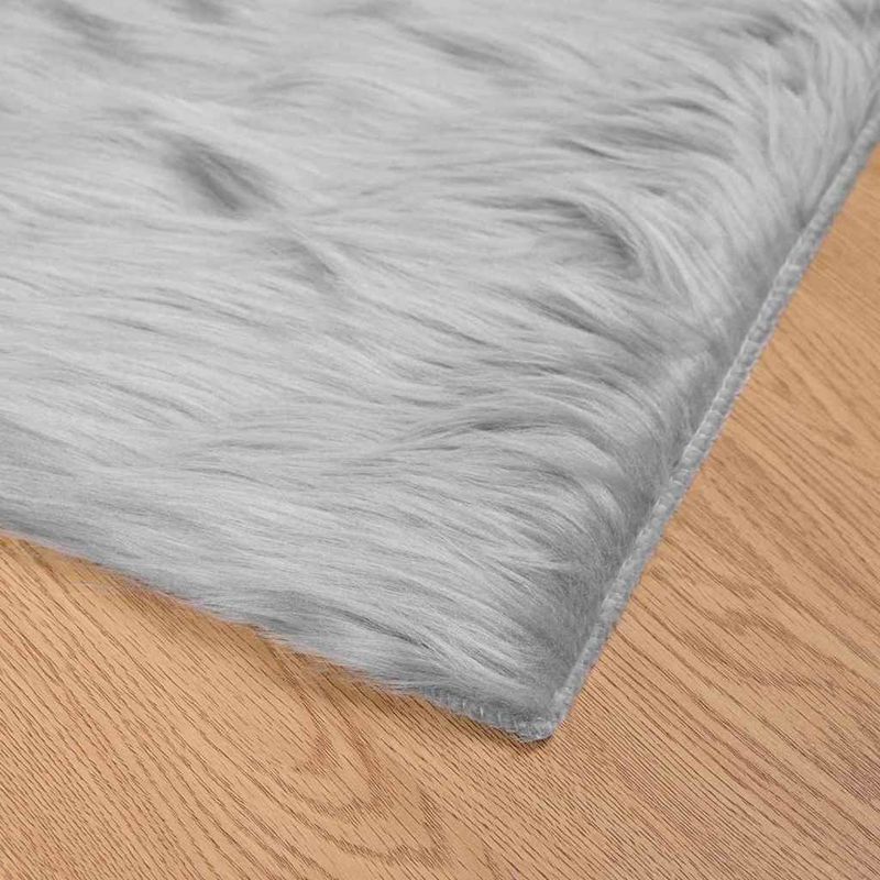 Casa si Gradina - Textile si covoare - Covoare - Covoare casa - Covor Faux din Lana de oaie Gri 200 x 100 cm Poliester - Infinity.ro