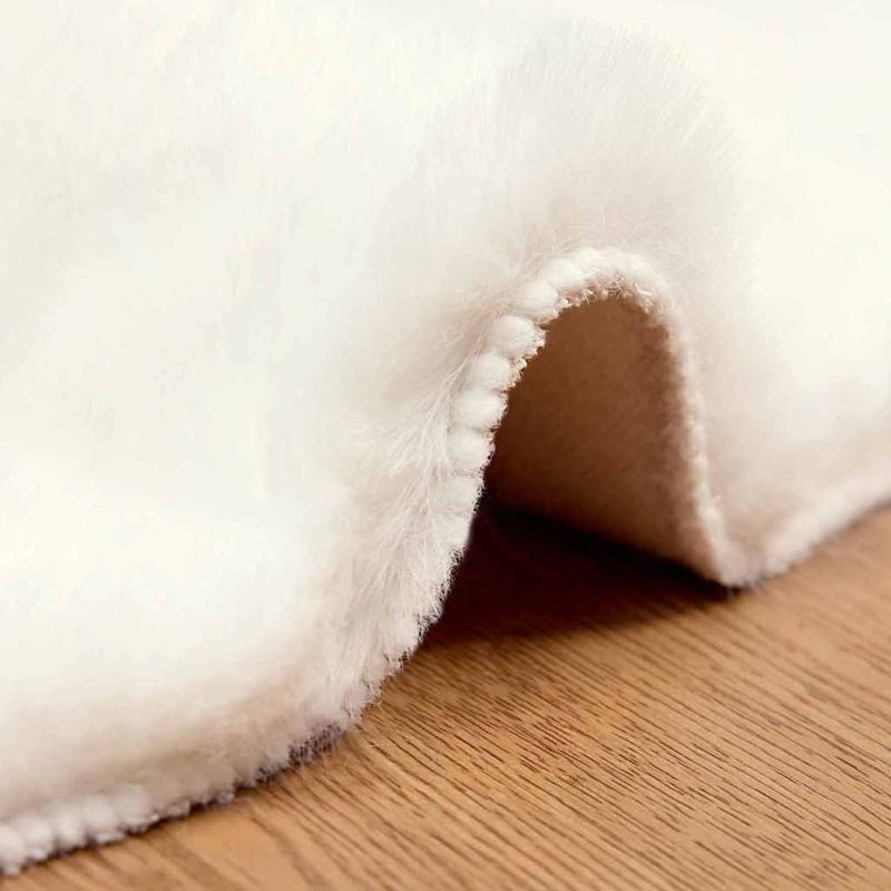 Casa si Gradina - Textile si covoare - Covoare - Covoare casa - Covor din Blana Faux de Iepure Alb Ø 200 cm Poliester - Infinity.ro
