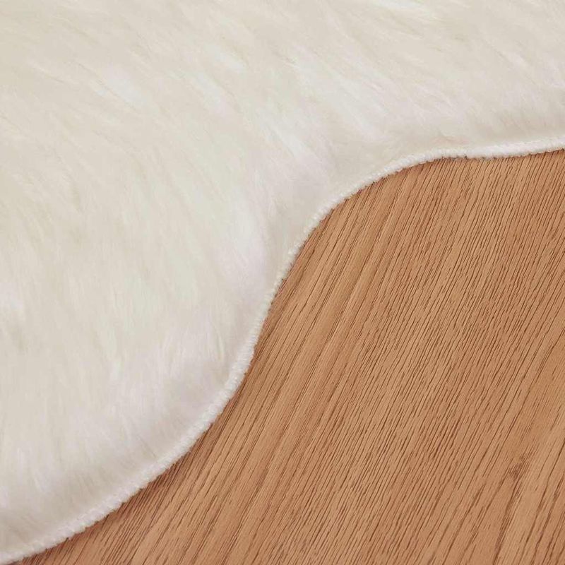 Casa si Gradina - Textile si covoare - Covoare - Covoare casa - Covor Faux din Lana de oaie Alb 60 x 90 cm Poliester - Infinity.ro