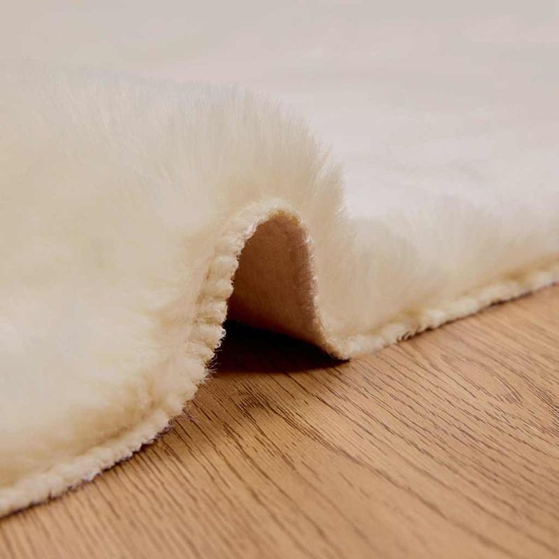 Casa si Gradina - Textile si covoare - Covoare - Covoare casa - Covor din Blana Faux de Iepure Crem 200 x 200 cm Poliester - Infinity.ro