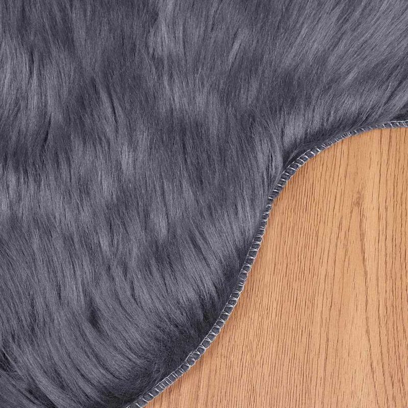 Casa si Gradina - Textile si covoare - Covoare - Covoare casa - Covor Faux din Lana de oaie Antracit 60 x 90 cm Poliester - Infinity.ro