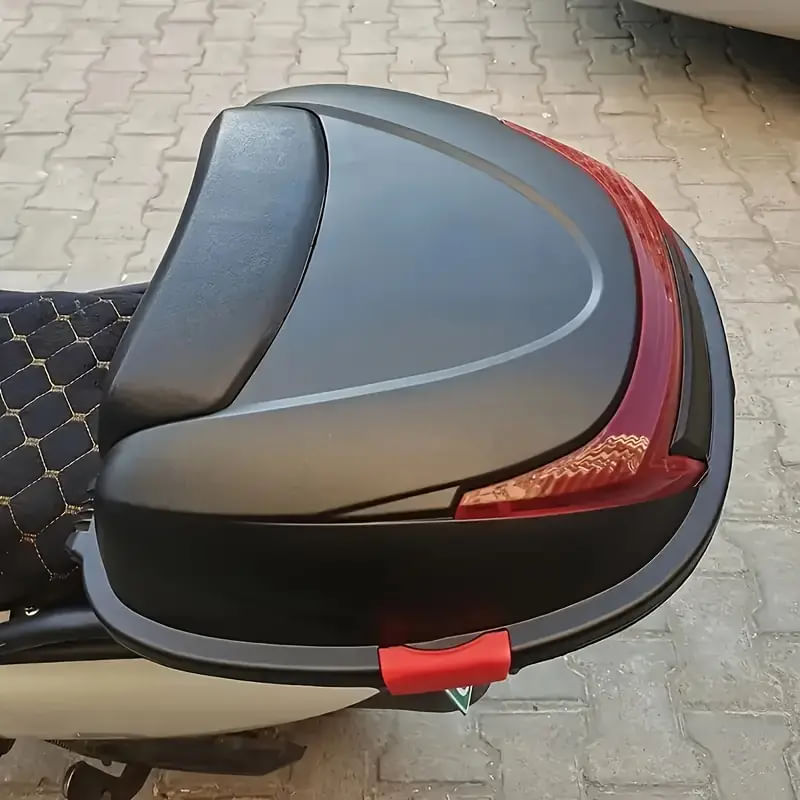 Auto si Moto - Moto - Accesorii moto si consumabile - Cutie portbagaj moto / scuter, 41x38x28 cm, FIXATO, cu cheie si sistem antifurt, Negru - Infinity.ro