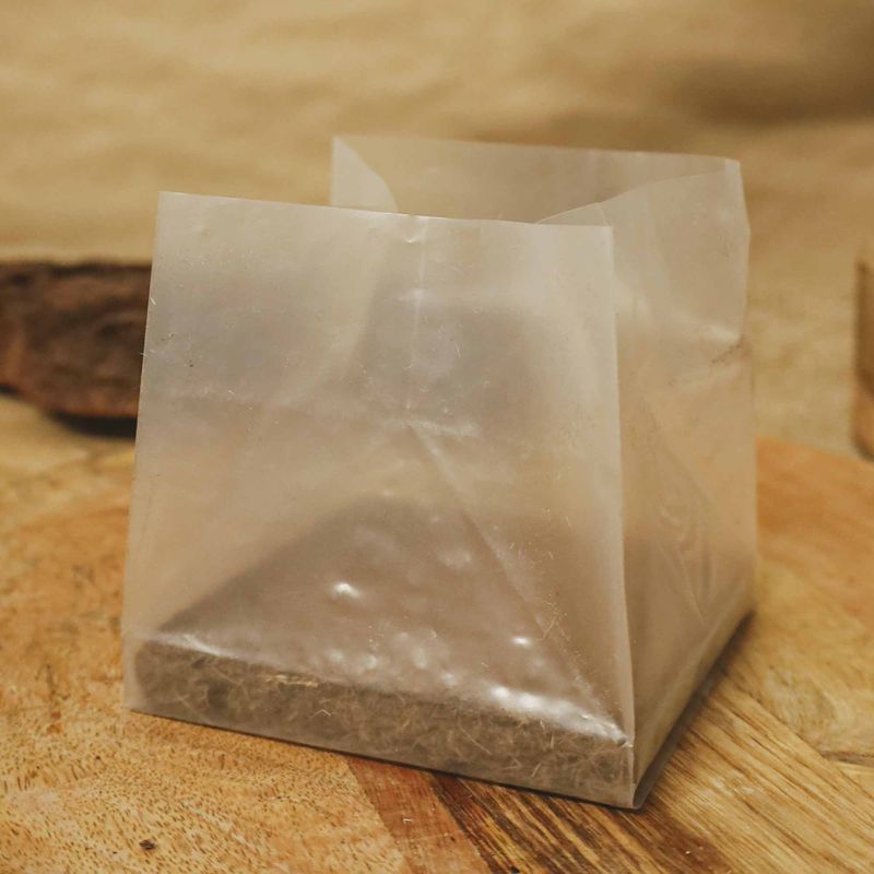 Casa si Gradina - Gradinarit si plante - Intretinere gradina - Pamant flori, ingrasaminte si pesticide - Substrat din turbă de cocos Dr.Soil, tabletă comprimată - 1L după expandare - Infinity.ro