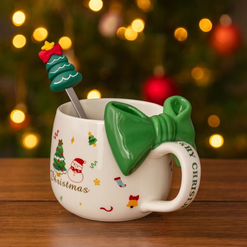 Casa si Gradina - Bucatarie si vesela - Cani si pahare - Cani si cesti - Cana ceramica, de Craciun, cu funda verde si lingurita, 400ml, KB25ZIE, eCarla - Infinity.ro