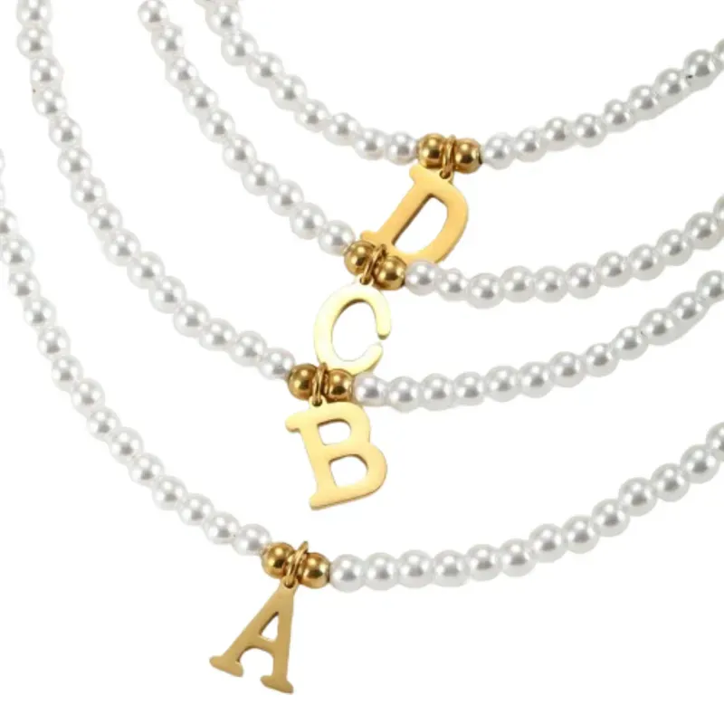 Fashion, accesorii si bijuterii - Femei - Bijuterii femei - Coliere femei - Colier din perle cu litere - Q - Infinity.ro