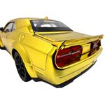 Jucarii, Copii si Bebe - Jucarii si jocuri - Vehicule si jucarii cu telecomanda - Masinute - Macheta Dodge Challenger galben cromat SRT 1:24 replica metal lumini si sunete, usi deschise - Infinity.ro