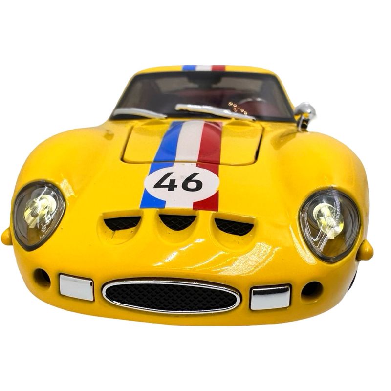 Jucarii, Copii si Bebe - Jucarii si jocuri - Vehicule si jucarii cu telecomanda - Masinute - Macheta clasica de curse Ferrari Dino galben #46, replica metal scara 1:32 cu lumini, sunete si usi deschise - Infinity.ro
