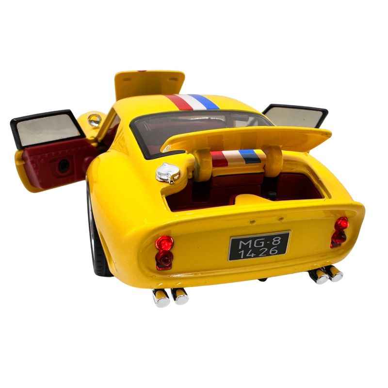 Jucarii, Copii si Bebe - Jucarii si jocuri - Vehicule si jucarii cu telecomanda - Masinute - Macheta clasica de curse Ferrari Dino galben #46, replica metal scara 1:32 cu lumini, sunete si usi deschise - Infinity.ro