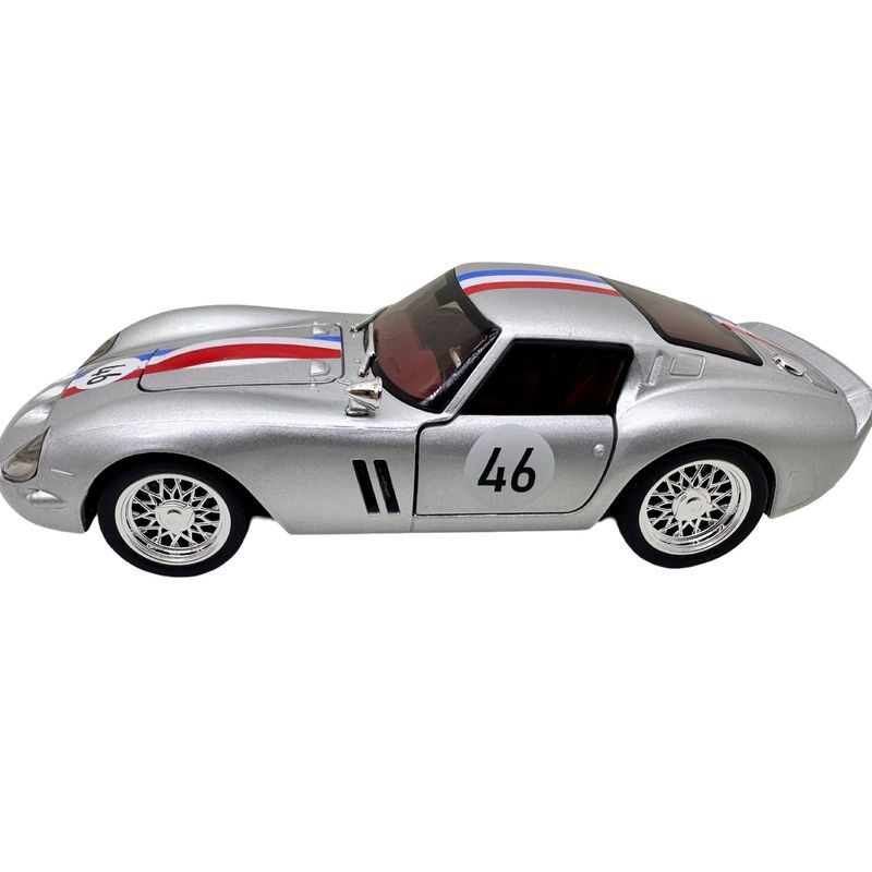 Jucarii, Copii si Bebe - Jucarii si jocuri - Vehicule si jucarii cu telecomanda - Masinute - Macheta clasica de curse Ferrari Dino argintiu #46, replica metal scara 1:32 cu lumini, sunete si usi deschise - Infinity.ro