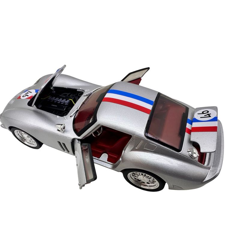 Jucarii, Copii si Bebe - Jucarii si jocuri - Vehicule si jucarii cu telecomanda - Masinute - Macheta clasica de curse Ferrari Dino argintiu #46, replica metal scara 1:32 cu lumini, sunete si usi deschise - Infinity.ro