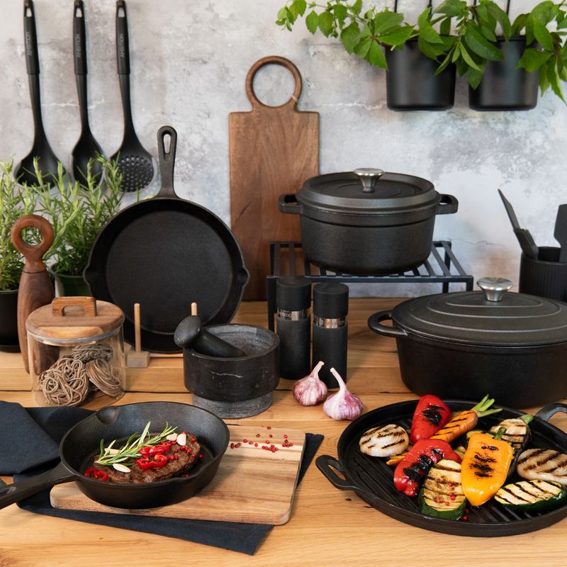 Casa si Gradina - Bucatarie si vesela - Vase pentru gatit - Oale si cratite - Oala cu capac AMBITION Iron, 20cm, 2.2L, fonta, inductie - Infinity.ro