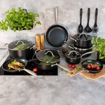 Casa si Gradina - Bucatarie si vesela - Vase pentru gatit - Tigai si seturi - Tigaie universala AMBITION Ribs, 28cm, invelis Qualum Basic, inductie - Infinity.ro