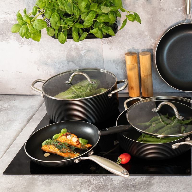 Casa si Gradina - Bucatarie si vesela - Vase pentru gatit - Tigai si seturi - Tigaie universala AMBITION Ribs, 24cm, invelis Qualum Basic, inductie - Infinity.ro