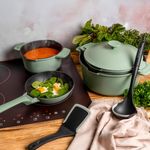 Casa si Gradina - Bucatarie si vesela - Vase pentru gatit - Tigai si seturi - Tigaie adanca cu capac AMBITION Fern, 28cm, 3.9L, invelis Qualum Basic, inductie - Infinity.ro