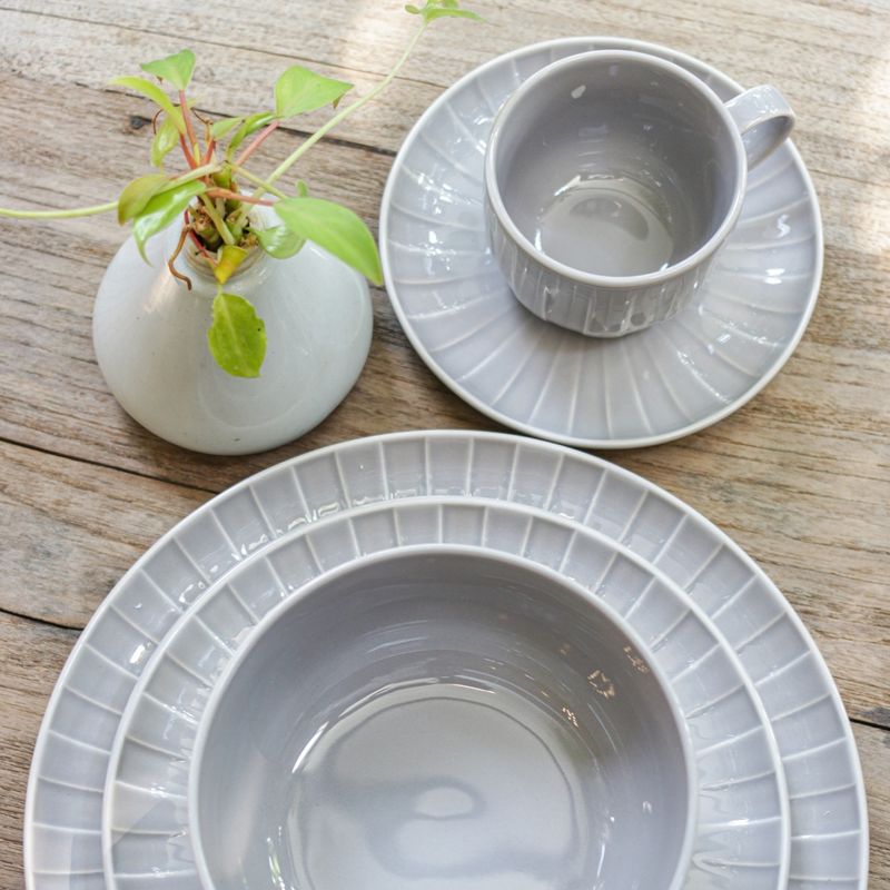 Casa si Gradina - Bucatarie si vesela - Vesela si tacamuri - Farfurii si boluri - Farfurie desert AMBITION Ligne, 21cm, portelan, gri - Infinity.ro