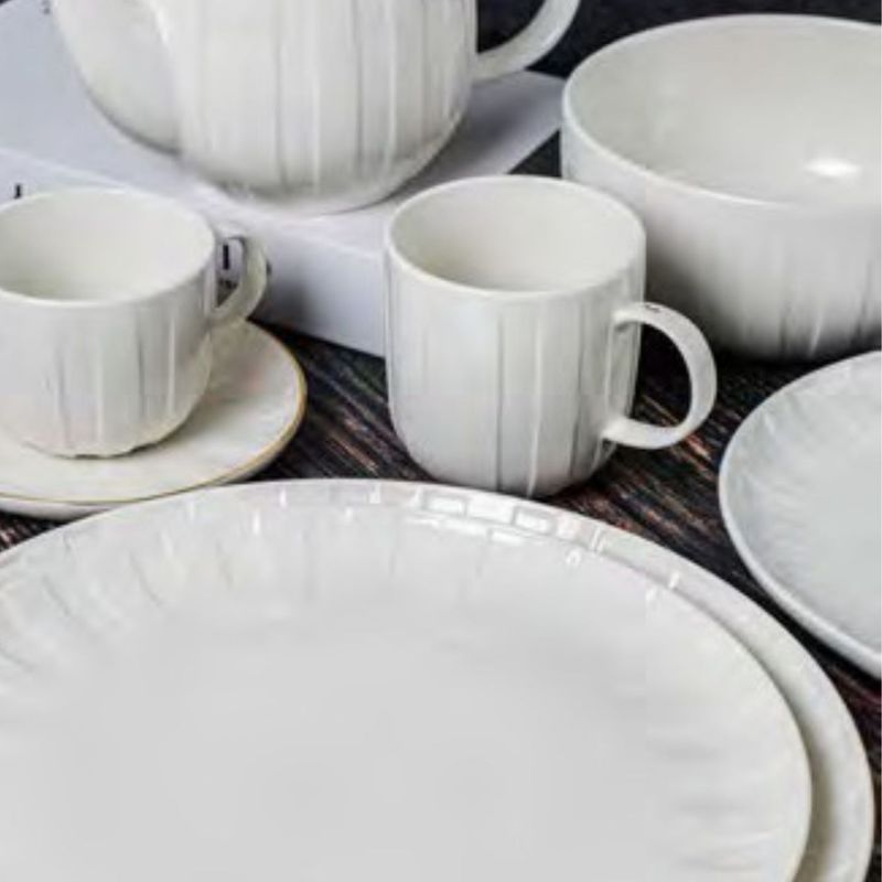 Casa si Gradina - Bucatarie si vesela - Vesela si tacamuri - Farfurii si boluri - Farfurie plata AMBITION Ligne, 26cm, portelan, alb - Infinity.ro