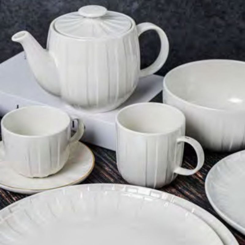 Casa si Gradina - Bucatarie si vesela - Vesela si tacamuri - Farfurii si boluri - Farfurie plata AMBITION Ligne, 26cm, portelan, alb - Infinity.ro