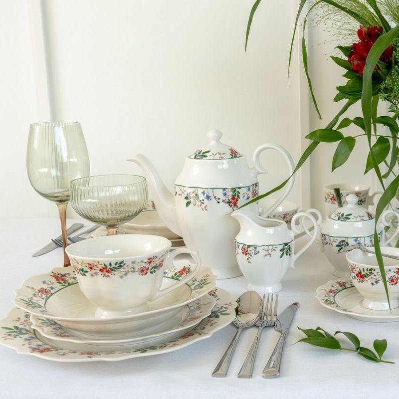 Casa si Gradina - Bucatarie si vesela - Vesela si tacamuri - Farfurii si boluri - Bol mediu AMBITION Rosalia, 18cm, portelan, model floral - Infinity.ro