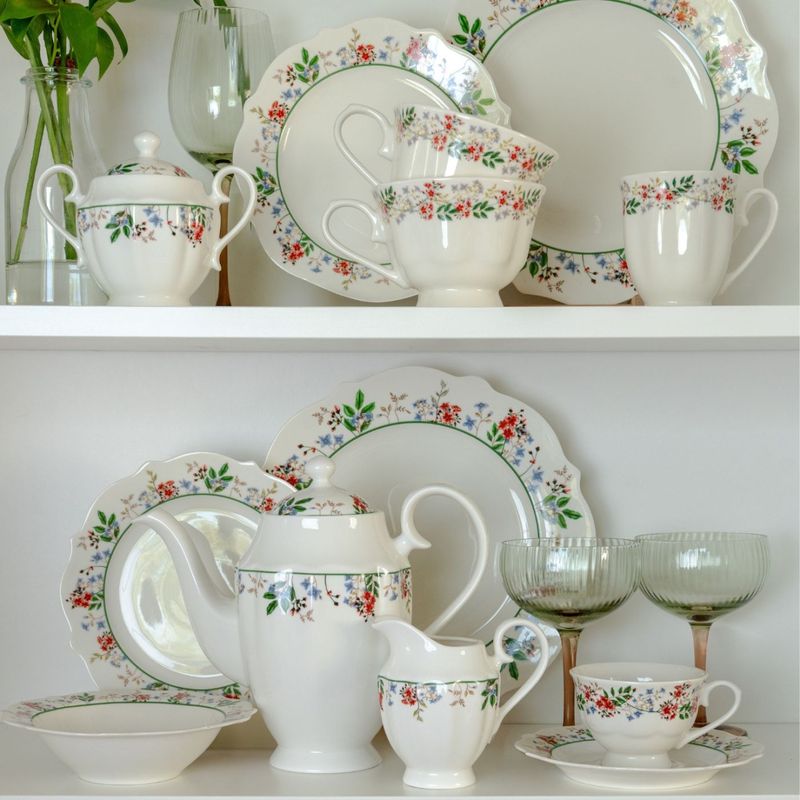 Casa si Gradina - Bucatarie si vesela - Vesela si tacamuri - Farfurii si boluri - Bol mare AMBITION Rosalia, 25cm, portelan, model floral - Infinity.ro