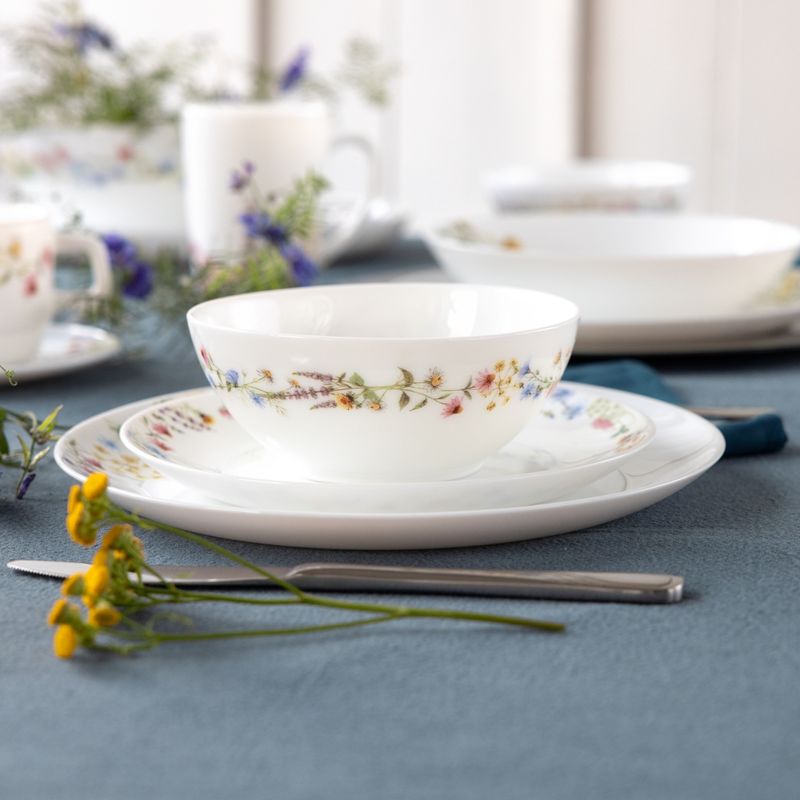 Casa si Gradina - Bucatarie si vesela - Vesela si tacamuri - Farfurii si boluri - Bol mediu AMBITION Bloom, 17cm, sticla opal, model floral - Infinity.ro