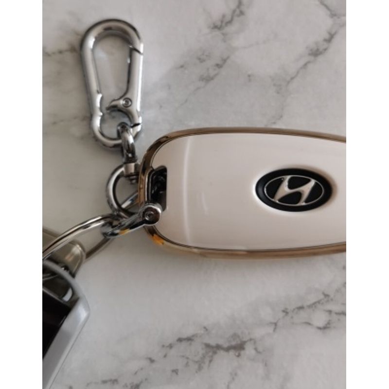 Auto si Moto - Electrice auto - Alte accesorii electrice auto - Husa alb pentru cheie 6 butoane Hyundai Santa Fe Tucson 2020 2021 2022 NEXO NX4 Solaris Sonata Hybrid - Infinity.ro