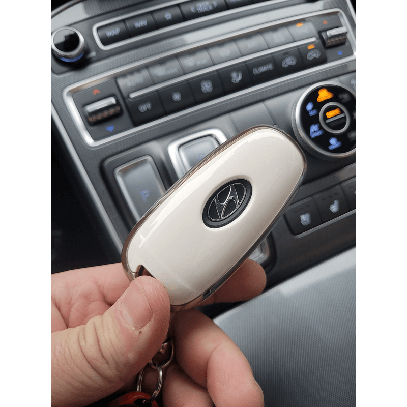 Auto si Moto - Electrice auto - Alte accesorii electrice auto - Husa pentru cheie 6 butoane alb Hyundai Sonata Tucson Santa Fe Hybrid NEXO NX4 2021 2022 - Infinity.ro