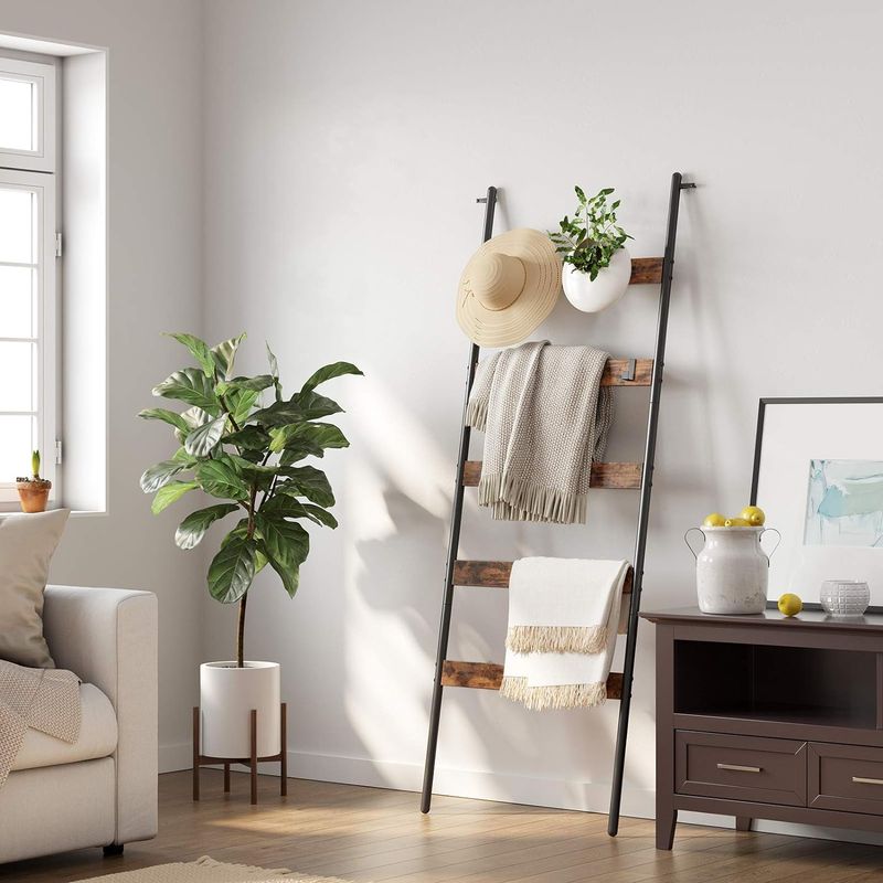 Casa si Gradina - Sanitare - Suporturi si accesorii baie - Suporturi baie - Cuier baie tip scara inclinata, cadru din otel cu 5 nivele, agatatori detasabile, 65x178cm, maro rustic si negru - Infinity.ro