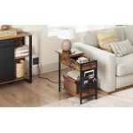 Casa si Gradina - Mobilier - Mese si birouri - Masute de cafea - Masa laterala pliabila, tip noptiera, cu prize si porturi USB, raft si geanta din textil, 60x32x60 cm, maro rustic - Infinity.ro