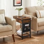 Casa si Gradina - Mobilier - Mese si birouri - Masute de cafea - Masa laterala pliabila, tip noptiera, cu prize si porturi USB, raft si geanta din textil, 60x32x60 cm, maro rustic - Infinity.ro