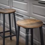 Casa si Gradina - Mobilier - Scaune si fotolii - Scaune - Set 2 scaune bar inalte, sezut rotund, cadru din otel, inaltime 65 cm, stil industrial, maro rustic si negru - Infinity.ro