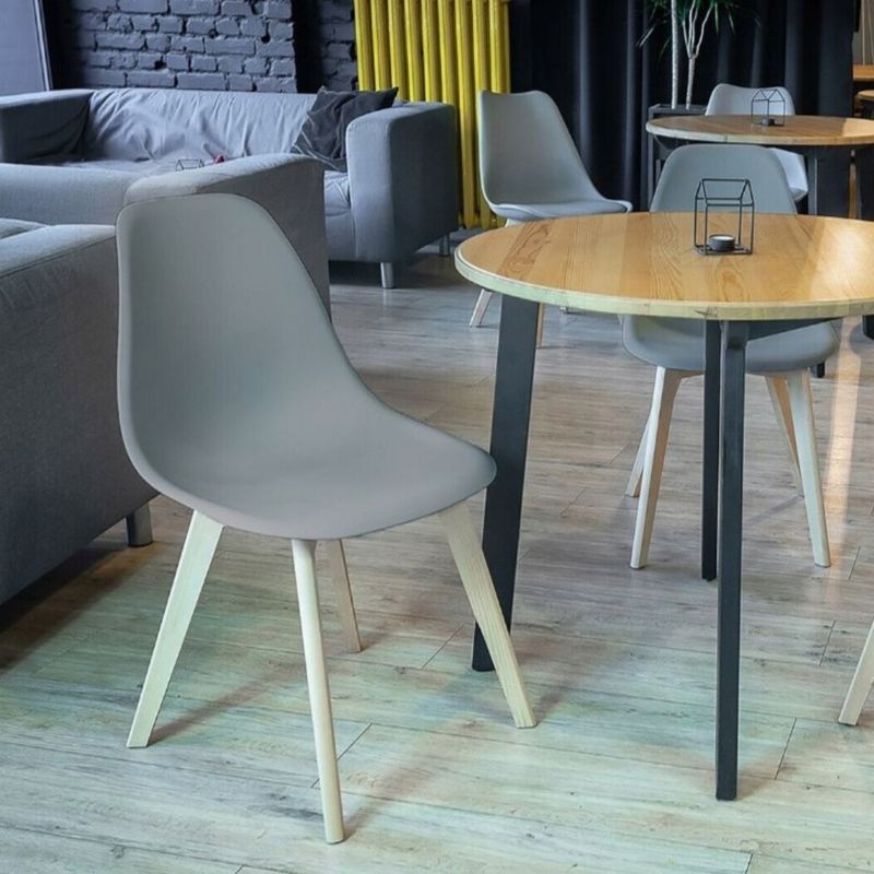 Casa si Gradina - Mobilier - Scaune si fotolii - Scaune - Scaun dining ADA, Jumi, din plastic gri si picioare lemn de fag - Infinity.ro