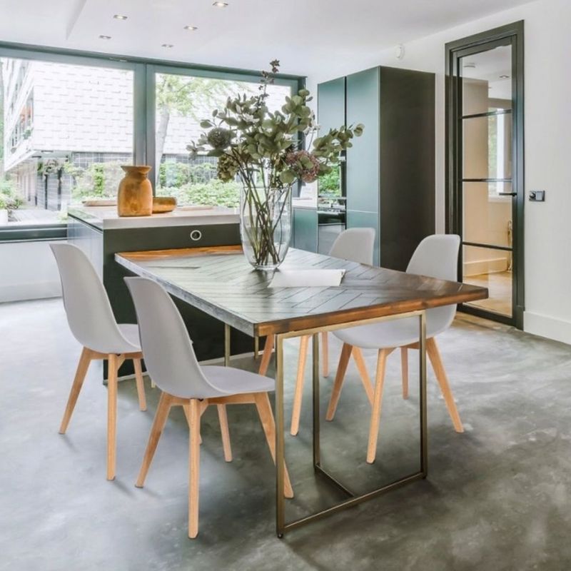Casa si Gradina - Mobilier - Scaune si fotolii - Scaune - Scaun dining ADA, Jumi, din plastic gri si picioare lemn de fag - Infinity.ro