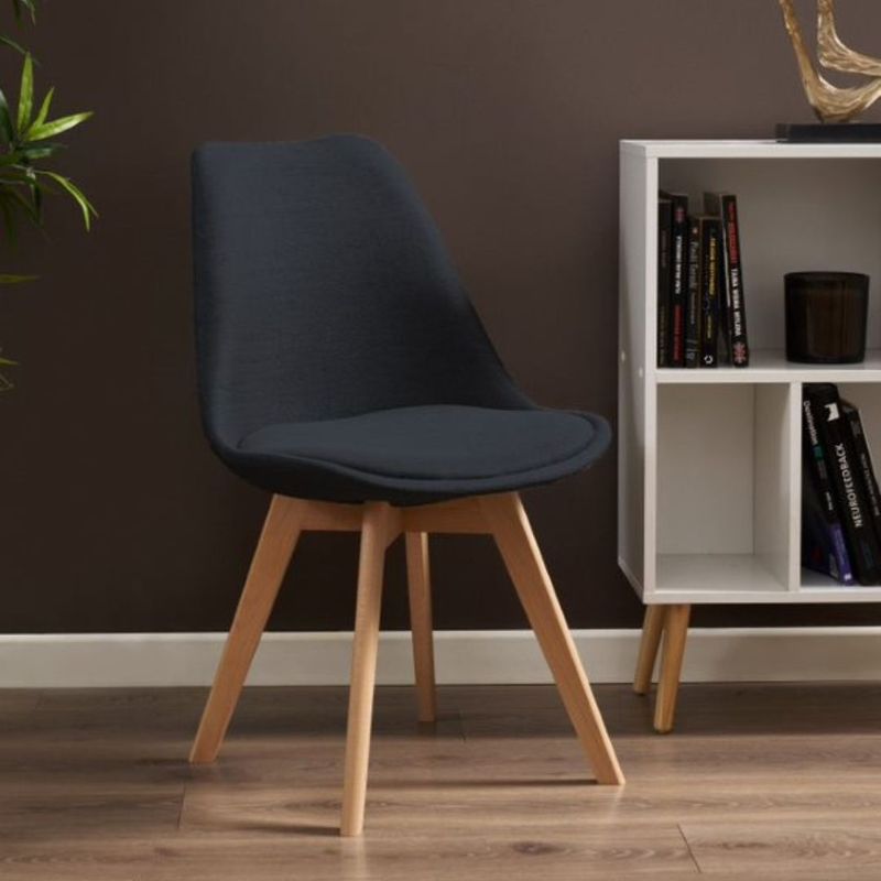 Casa si Gradina - Mobilier - Scaune si fotolii - Scaune - Scaun dining tapitat, ALTA, Jumi, din tesatura neagra si picioare lemn de fag - Infinity.ro