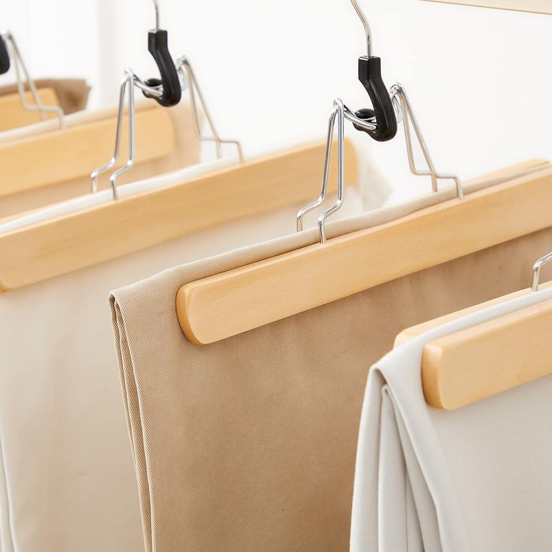Casa si Gradina - Mobilier - Organizare si depozitare - Umerase si valeti - Set de 12 umerase din lemn pentru pantaloni, carlig antiderapant rotativ, 25cm, natural - Infinity.ro