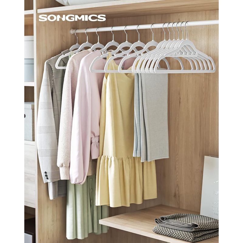 Casa si Gradina - Mobilier - Organizare si depozitare - Umerase si valeti - Set de 50 de umerase pentru haine, anti-alunecare cu catifea, bara de cravata si carlig pivotant, 43,5 cm, alb - Infinity.ro