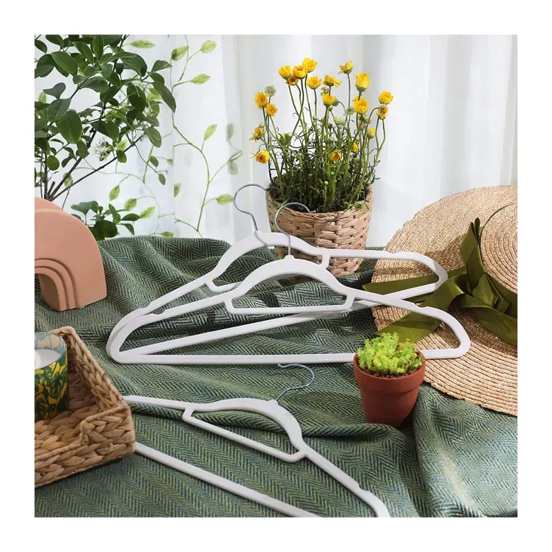 Casa si Gradina - Mobilier - Organizare si depozitare - Umerase si valeti - Set de 50 de umerase pentru haine, anti-alunecare cu catifea, bara de cravata si carlig pivotant, 43,5 cm, alb - Infinity.ro