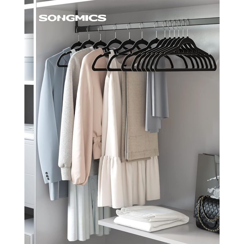 Casa si Gradina - Mobilier - Organizare si depozitare - Umerase si valeti - Set de 50 de umerase pentru haine, anti-alunecare cu catifea, bara de cravata si carlig pivotant, 43,5 cm, negru - Infinity.ro