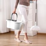 Market - Curatenie si intretinere casa - Produse menaj - Maturi si farase - Set galeata cu storcator si mop rotativ PAA-home, coada mop metal telescopia 360 grade rotatie, mop, cos stoarcere inox si 2 lavete microfibra rotunde, culoare alba - Infinity.ro