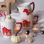 Casa si Gradina - Bucatarie si vesela - Cani si pahare - Cani si cesti - Cana AMBITION Scarf Modern, cu motive de Craciun, 420ml, portelan, casuta - Infinity.ro