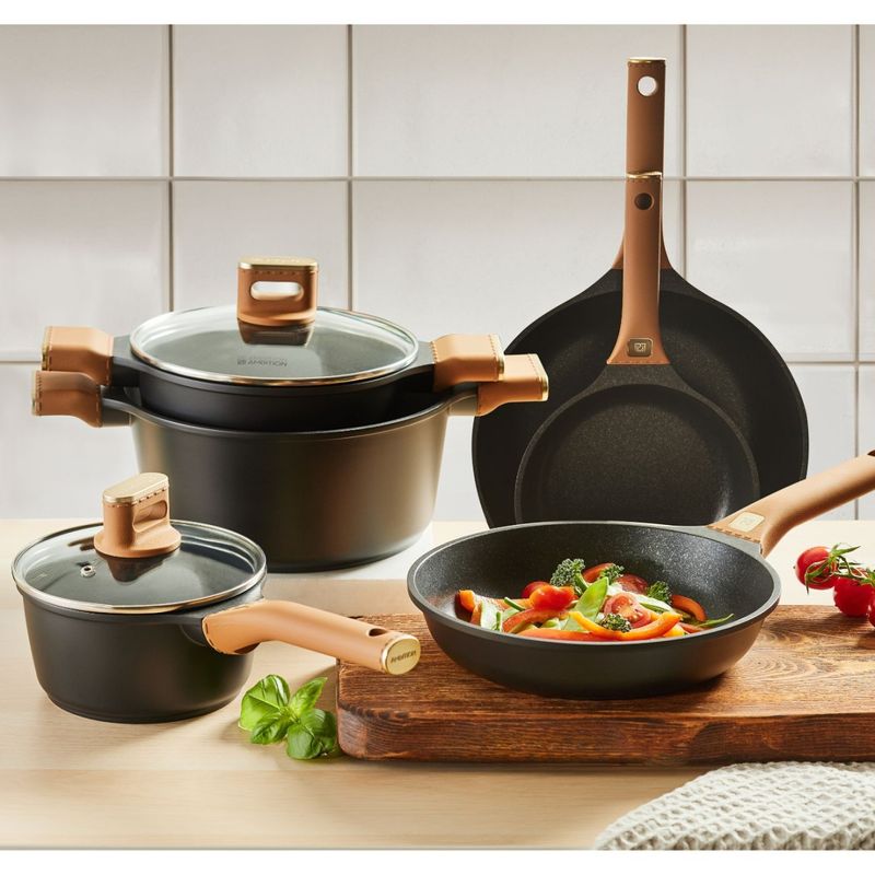 Casa si Gradina - Bucatarie si vesela - Vase pentru gatit - Oale si cratite - Cratita cu capac AMBITION Camel, 16cm, 1.4L, invelis Qualum Basic Stone Edition, maner piele, inductie - Infinity.ro