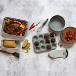 Casa si Gradina - Bucatarie si vesela - Vase pentru gatit - Tavi copt - Forma tort AMBITION Ligne, 26cm, invelis non-stick, otel - Infinity.ro