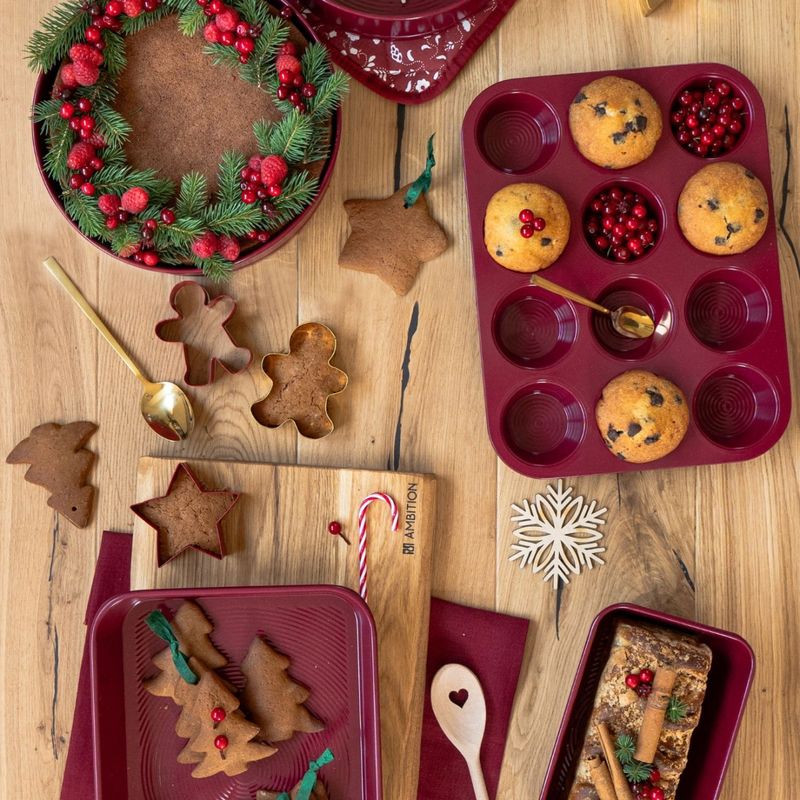 Casa si Gradina - Bucatarie si vesela - Vase pentru gatit - Tavi copt - Forma tort AMBITION Noel, 26cm, baza detasabila, invelis non-stick - Infinity.ro