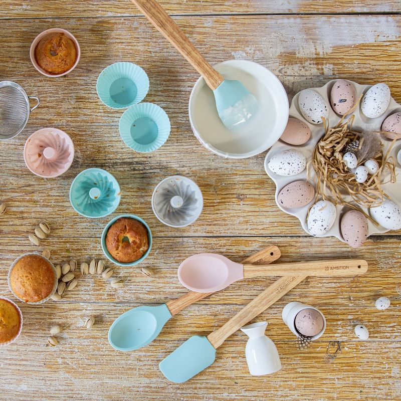 Casa si Gradina - Bucatarie si vesela - Ustensile bucatarie - Pensule, spatule si teluri bucatarie - Spatula patiserie, roz, maner bambus, AMBITION Alice - Infinity.ro