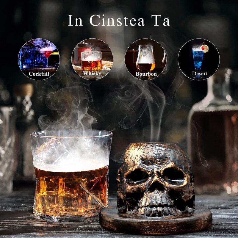 Casa si Gradina - Bucatarie si vesela - Accesorii bar - Shakere - Set afumare băuturi cu coș de fum în formă de craniu – ceramică, torță și chipsuri lemn aromatic - Infinity.ro