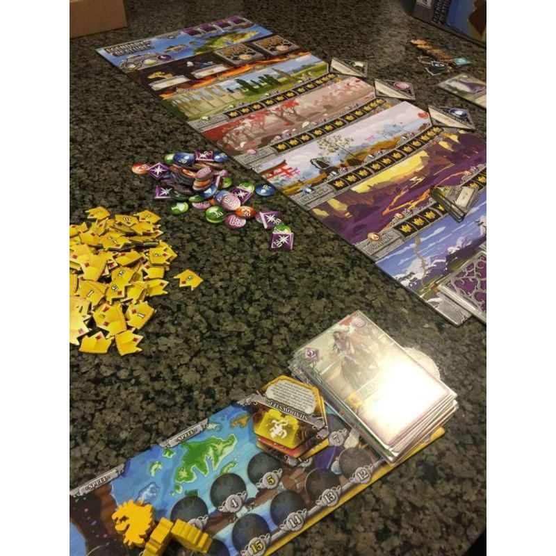 Jucarii, Copii si Bebe - Jucarii si jocuri - Jocuri si puzzle - Jocuri de societate - Joc de societate Legendary Creatures - Infinity.ro