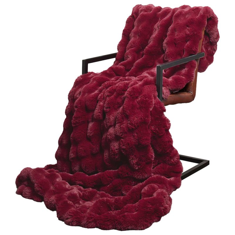 Casa si Gradina - Textile si covoare - Pături și cuverturi - Pături - Patura din Blana sintetica de Iepure Rosu Bordeaux 130 x 150 cm - Infinity.ro